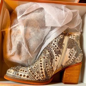 ALMA EN PEÑA Embell Camo Bootie Size 37 (US Size 7)NEW WITH TAGS